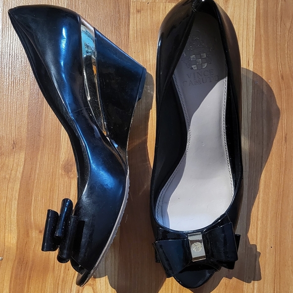 Classic Vince Camuto Patent Leather Peep Toe Wedges Size 10M - Picture 4 of 4